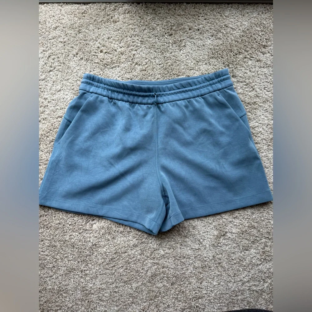 Lululemon Athletica Softstreme Blue Athletic Shorts 4” inseam - Picture 1 of 3